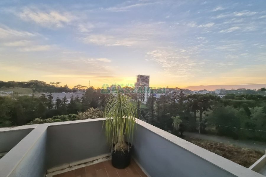 Apartamento com 129m², 2 dormitórios, 2 vagas, no bairro Vila Horn em Caxias do Sul para Comprar