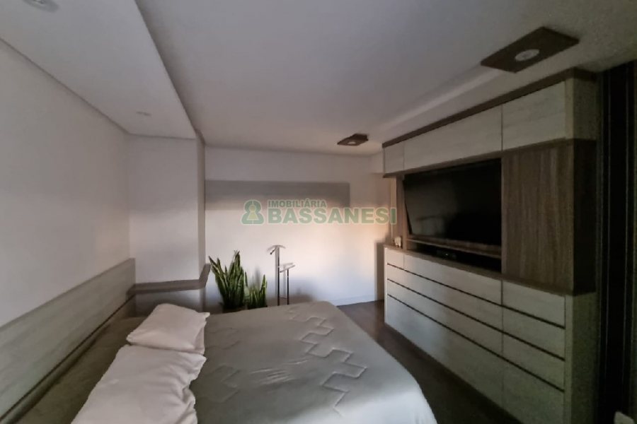 Apartamento com 129m², 2 dormitórios, 2 vagas, no bairro Vila Horn em Caxias do Sul para Comprar