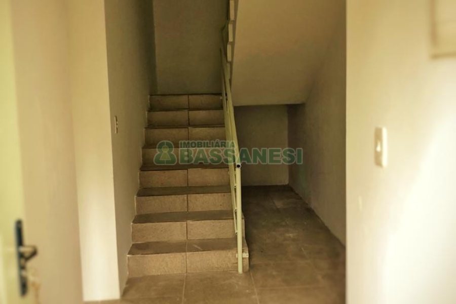 Casa Comercial com 254m², 8 dormitórios, 3 vagas, no bairro Jardim América em Caxias do Sul para Alugar