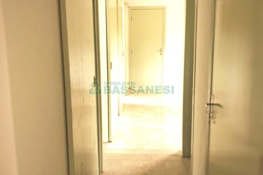 Casa Comercial com 254m², 8 dormitórios, 3 vagas, no bairro Jardim América em Caxias do Sul para Alugar