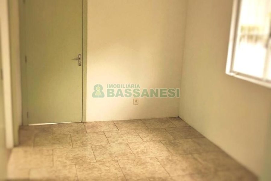 Casa Comercial com 254m², 8 dormitórios, 3 vagas, no bairro Jardim América em Caxias do Sul para Alugar
