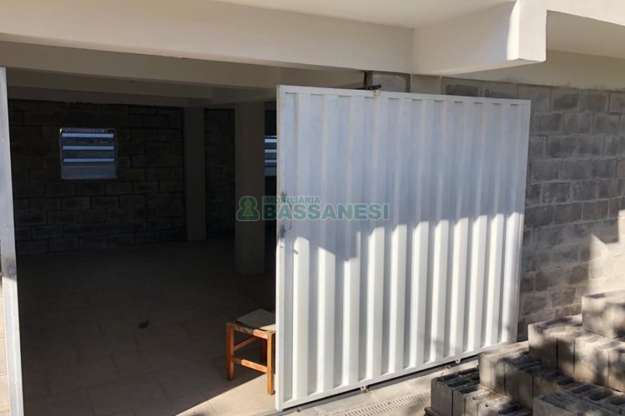 Casa Comercial com 254m², 8 dormitórios, 3 vagas, no bairro Jardim América em Caxias do Sul para Alugar