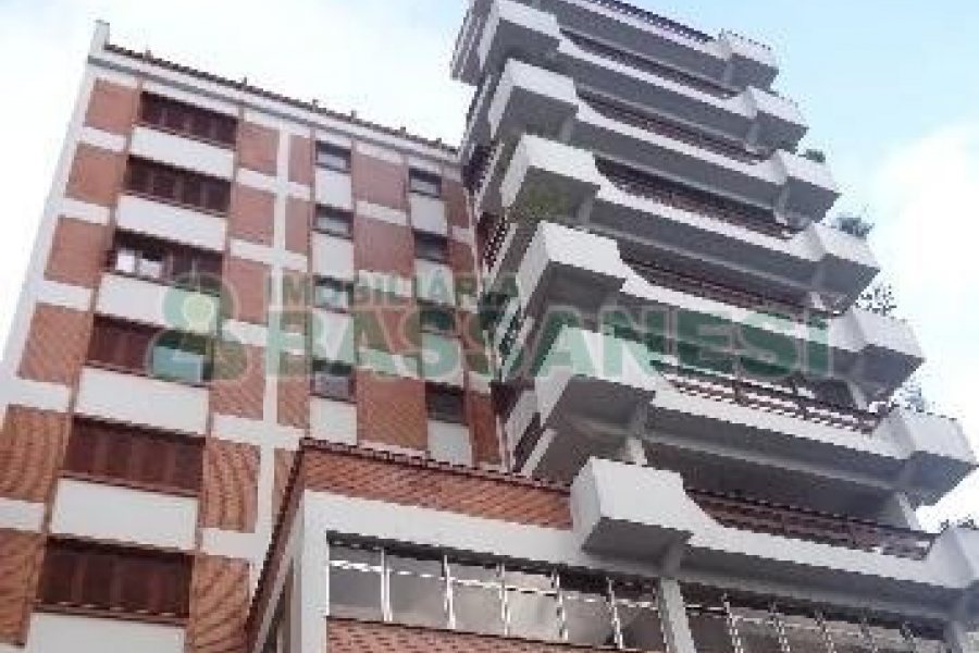 Apto/Cobertura com 505m², 3 dormitórios, 4 vagas, no bairro Centro em Caxias do Sul para Comprar