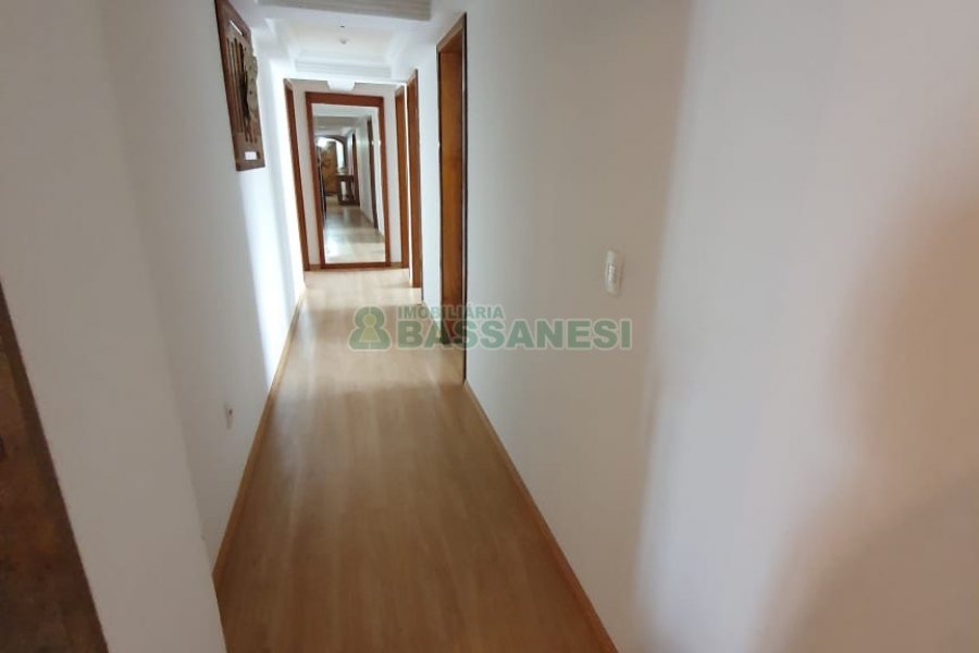 Apto/Cobertura com 505m², 3 dormitórios, 4 vagas, no bairro Centro em Caxias do Sul para Comprar