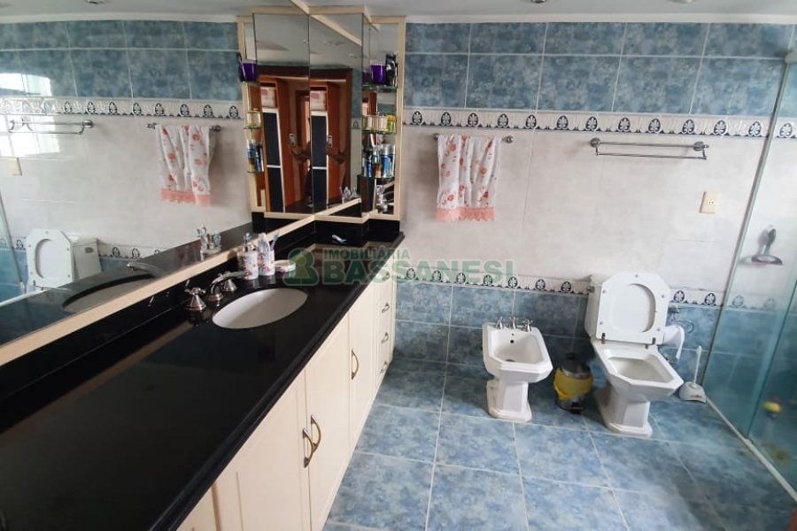 Apto/Cobertura com 505m², 3 dormitórios, 4 vagas, no bairro Centro em Caxias do Sul para Comprar