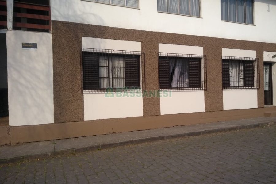 Casa com 82m², 3 dormitórios, 1 vaga, no bairro Pio X em Caxias do Sul para Comprar