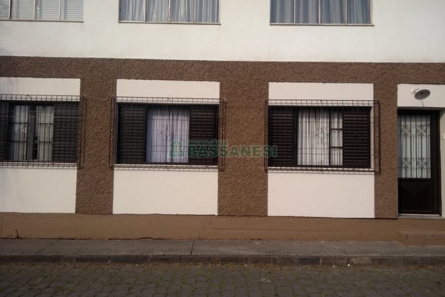 Casa com 82m², 3 dormitórios, 1 vaga, no bairro Pio X em Caxias do Sul para Comprar