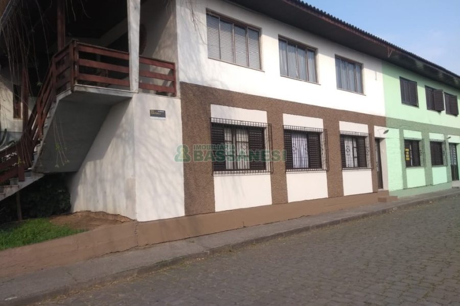 Casa com 82m², 3 dormitórios, 1 vaga, no bairro Pio X em Caxias do Sul para Comprar