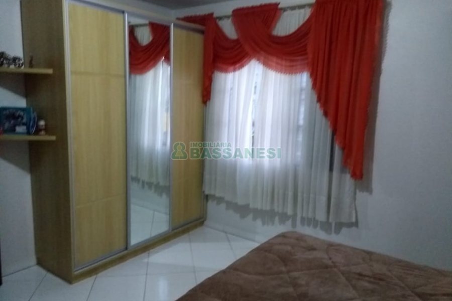 Casa com 82m², 3 dormitórios, 1 vaga, no bairro Pio X em Caxias do Sul para Comprar