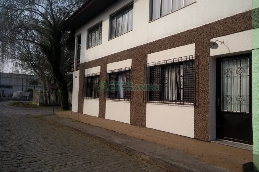 Casa com 82m², 3 dormitórios, 1 vaga, no bairro Pio X em Caxias do Sul para Comprar