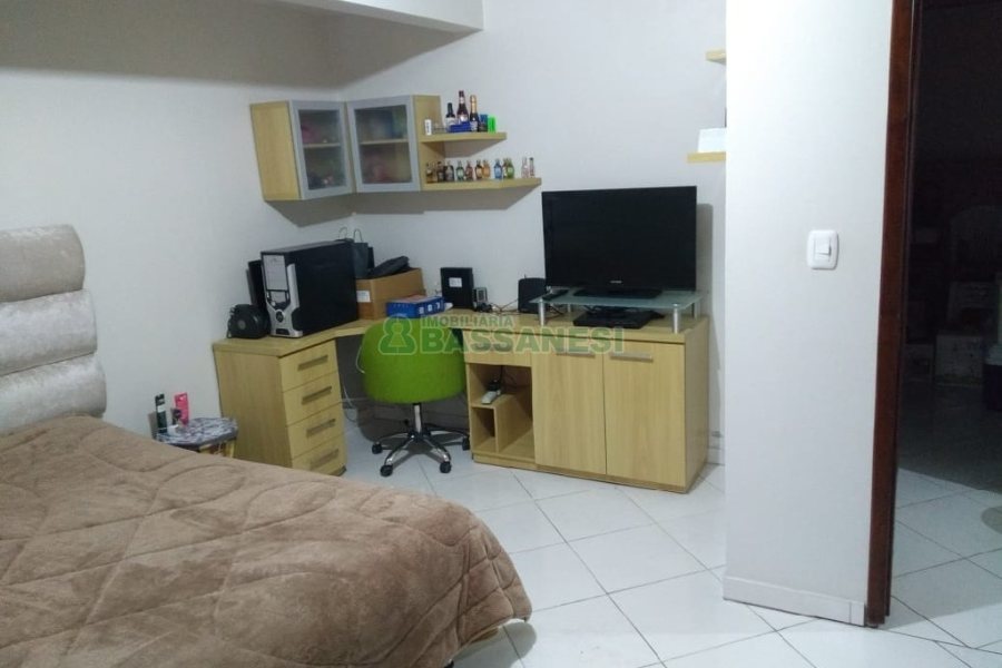 Casa com 82m², 3 dormitórios, 1 vaga, no bairro Pio X em Caxias do Sul para Comprar