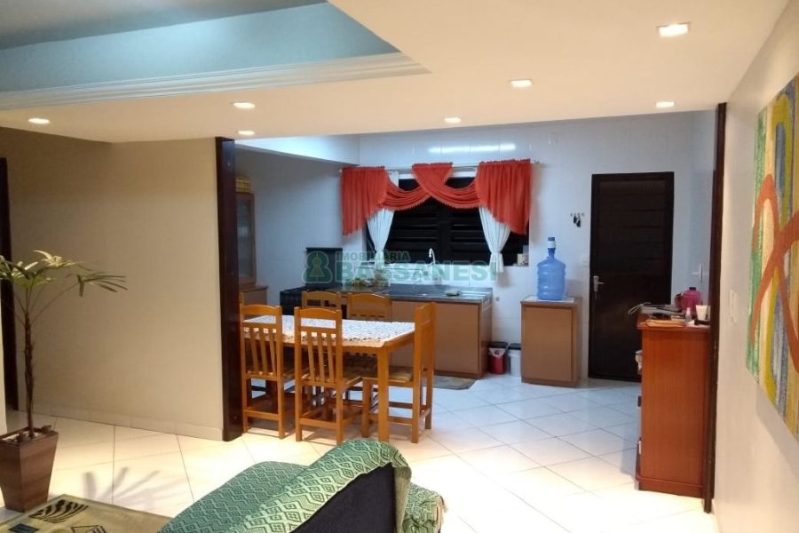 Casa com 82m², 3 dormitórios, 1 vaga, no bairro Pio X em Caxias do Sul para Comprar