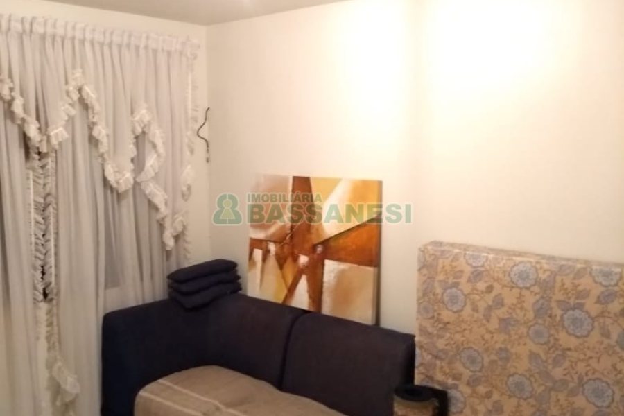 Casa com 82m², 3 dormitórios, 1 vaga, no bairro Pio X em Caxias do Sul para Comprar