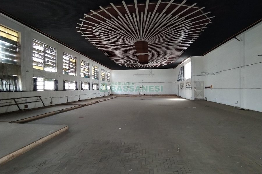 Loja com 1200m², no bairro Cruzeiro em Caxias do Sul para Alugar