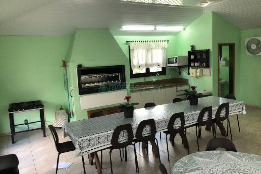 Apartamento com 77m², 2 dormitórios, 1 vaga, no bairro Marechal Floriano em Caxias do Sul para Comprar