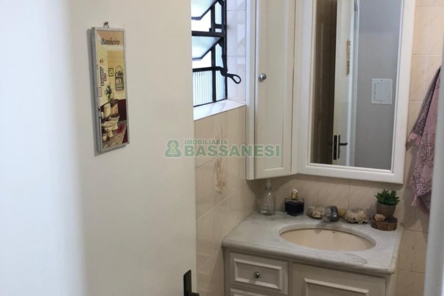 Apartamento com 77m², 2 dormitórios, 1 vaga, no bairro Marechal Floriano em Caxias do Sul para Comprar
