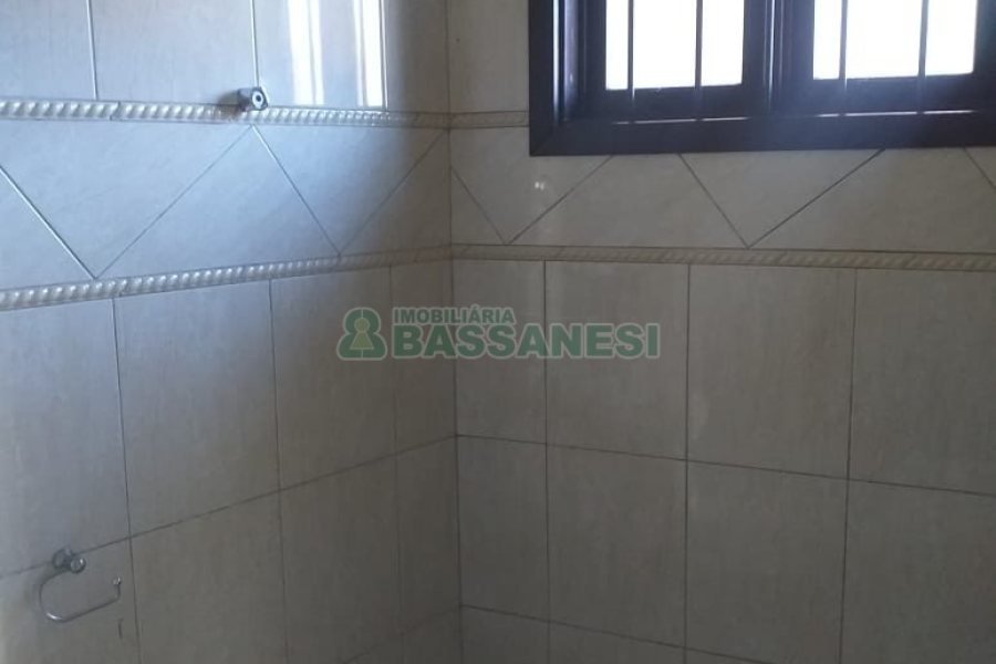 Casa com 230m², 3 dormitórios, 2 vagas, no bairro Diamantino em Caxias do Sul para Comprar