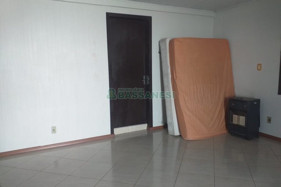 Casa com 230m², 3 dormitórios, 2 vagas, no bairro Diamantino em Caxias do Sul para Comprar
