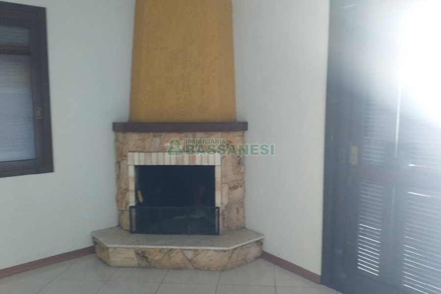 Casa com 230m², 3 dormitórios, 2 vagas, no bairro Diamantino em Caxias do Sul para Comprar