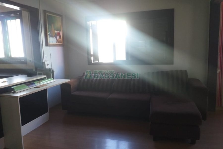 Casa com 230m², 3 dormitórios, 2 vagas, no bairro Diamantino em Caxias do Sul para Comprar