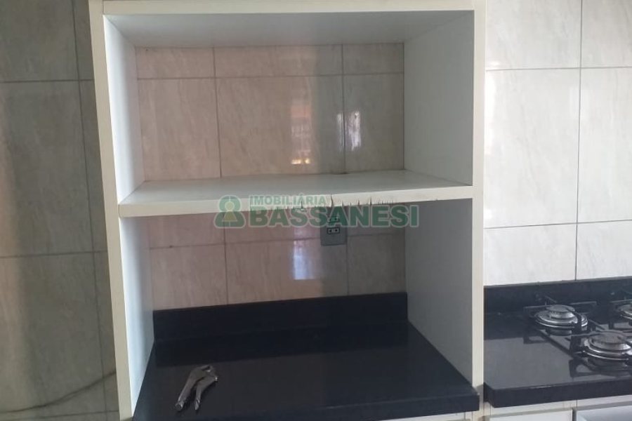 Casa com 230m², 3 dormitórios, 2 vagas, no bairro Diamantino em Caxias do Sul para Comprar