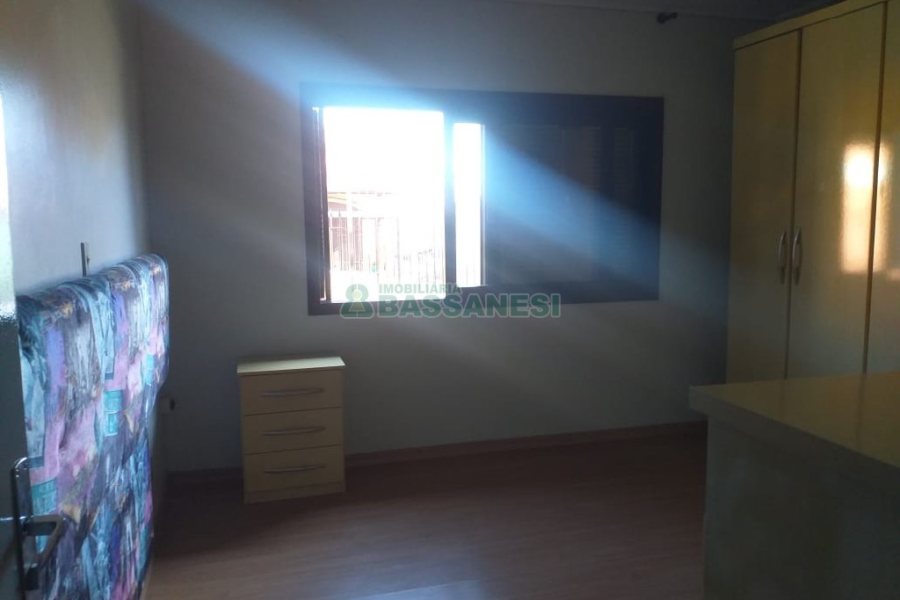 Casa com 230m², 3 dormitórios, 2 vagas, no bairro Diamantino em Caxias do Sul para Comprar