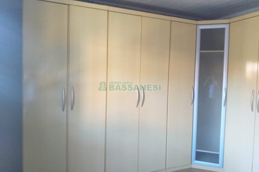 Casa com 230m², 3 dormitórios, 2 vagas, no bairro Diamantino em Caxias do Sul para Comprar