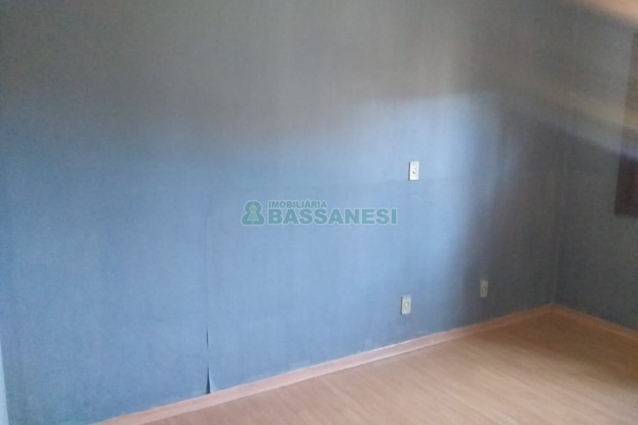 Casa com 230m², 3 dormitórios, 2 vagas, no bairro Diamantino em Caxias do Sul para Comprar