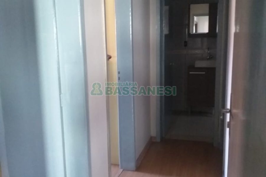 Casa com 230m², 3 dormitórios, 2 vagas, no bairro Diamantino em Caxias do Sul para Comprar
