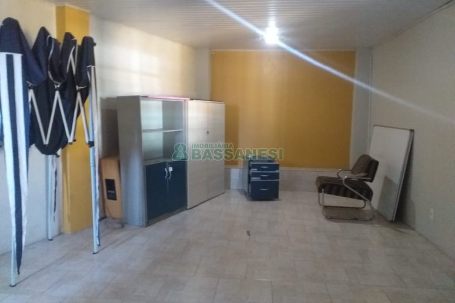 Casa com 230m², 3 dormitórios, 2 vagas, no bairro Diamantino em Caxias do Sul para Comprar