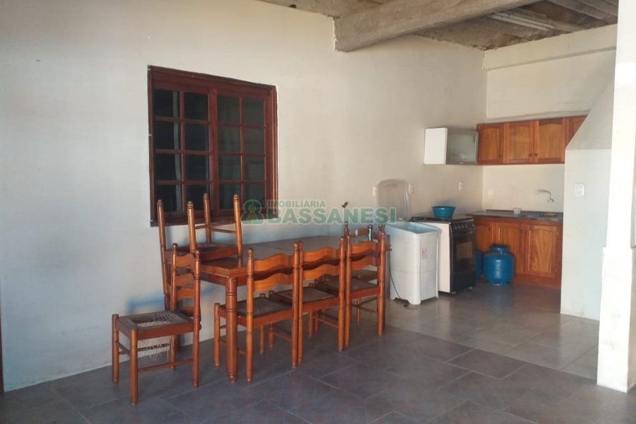 Casa com 230m², 3 dormitórios, 2 vagas, no bairro Diamantino em Caxias do Sul para Comprar