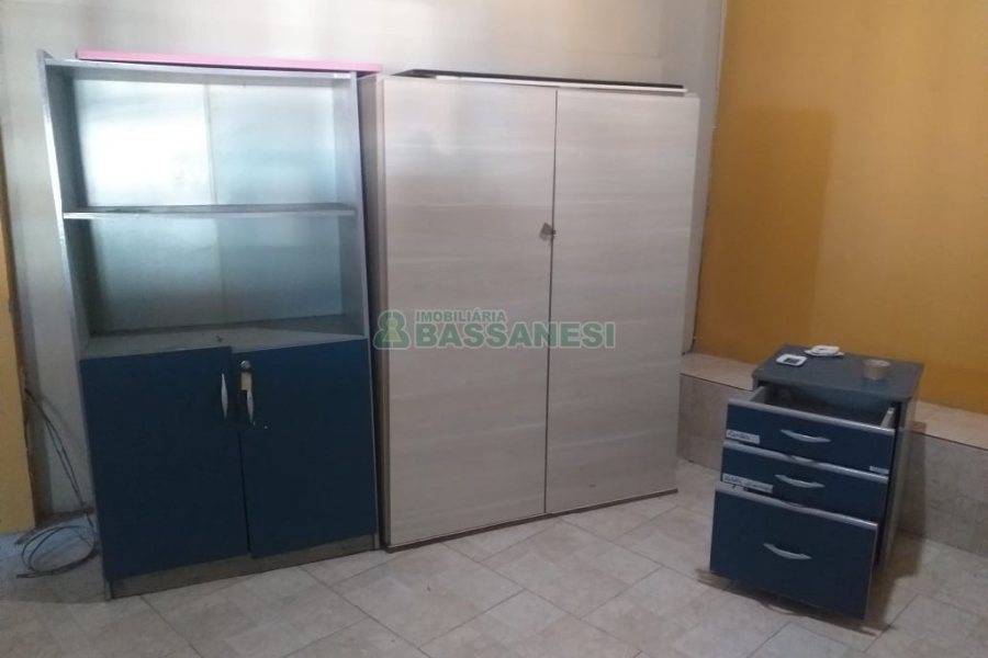 Casa com 230m², 3 dormitórios, 2 vagas, no bairro Diamantino em Caxias do Sul para Comprar