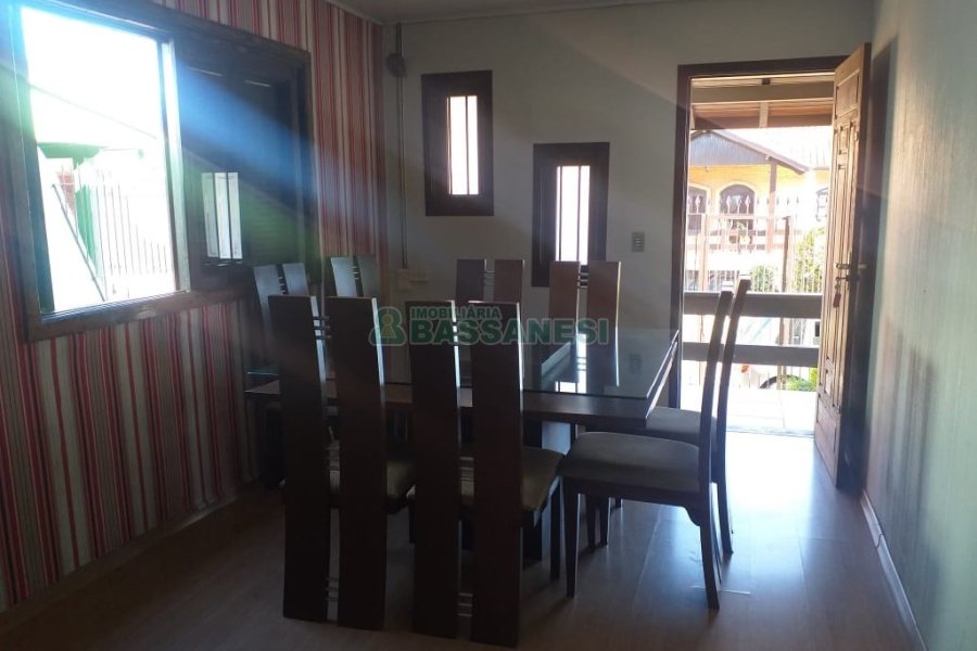 Casa com 230m², 3 dormitórios, 2 vagas, no bairro Diamantino em Caxias do Sul para Comprar