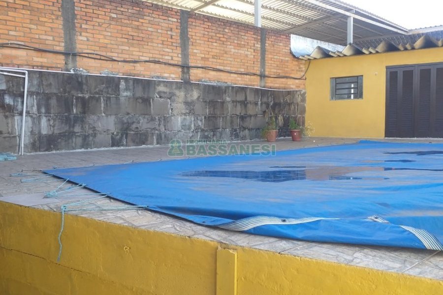 Casa com 230m², 3 dormitórios, 2 vagas, no bairro Diamantino em Caxias do Sul para Comprar