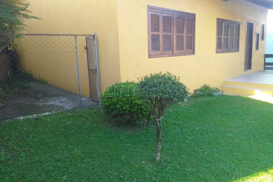 Casa com 230m², 3 dormitórios, 2 vagas, no bairro Diamantino em Caxias do Sul para Comprar