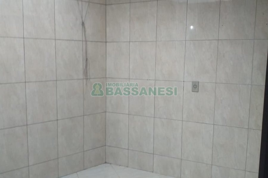 Casa com 230m², 3 dormitórios, 2 vagas, no bairro Diamantino em Caxias do Sul para Comprar