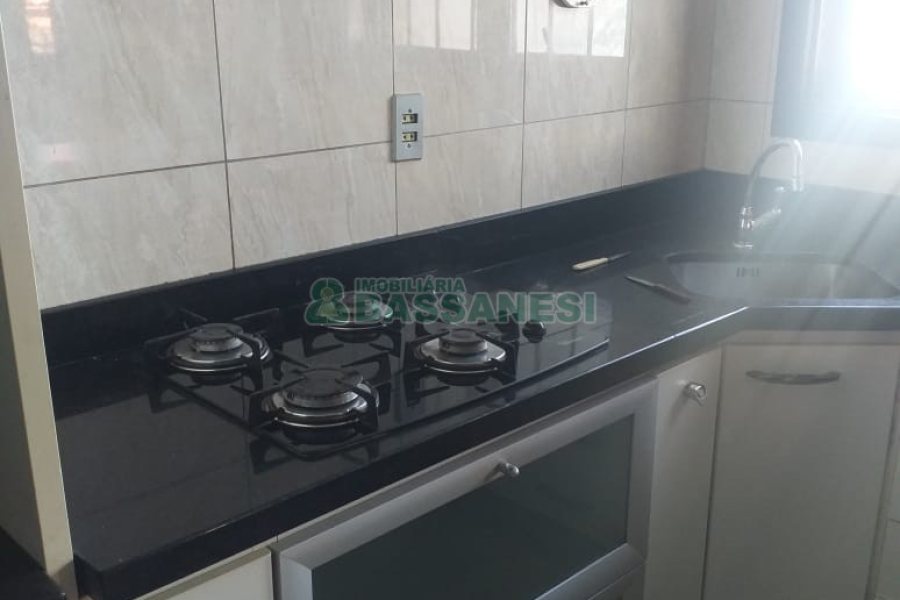 Casa com 230m², 3 dormitórios, 2 vagas, no bairro Diamantino em Caxias do Sul para Comprar