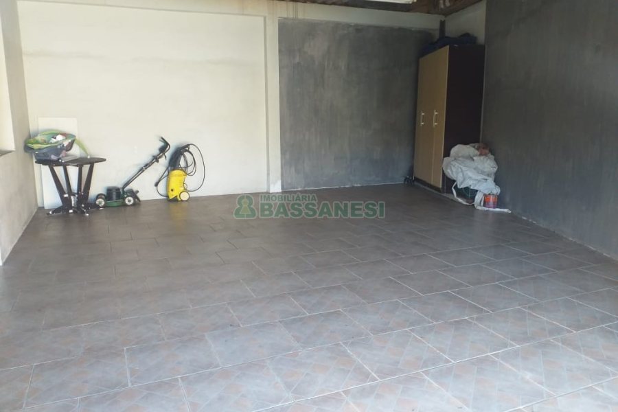 Casa com 230m², 3 dormitórios, 2 vagas, no bairro Diamantino em Caxias do Sul para Comprar