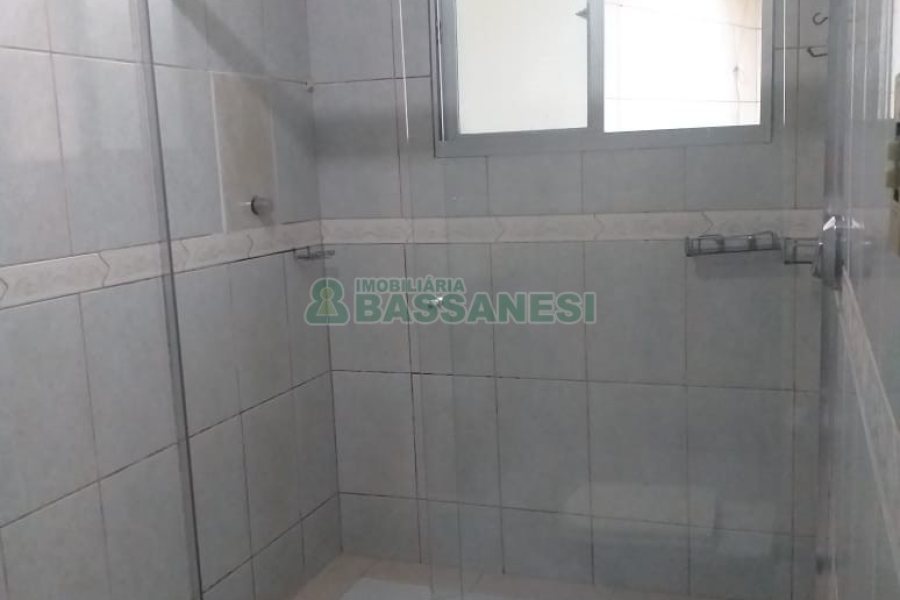 Casa com 230m², 3 dormitórios, 2 vagas, no bairro Diamantino em Caxias do Sul para Comprar