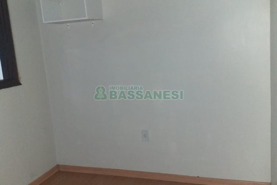Casa com 230m², 3 dormitórios, 2 vagas, no bairro Diamantino em Caxias do Sul para Comprar