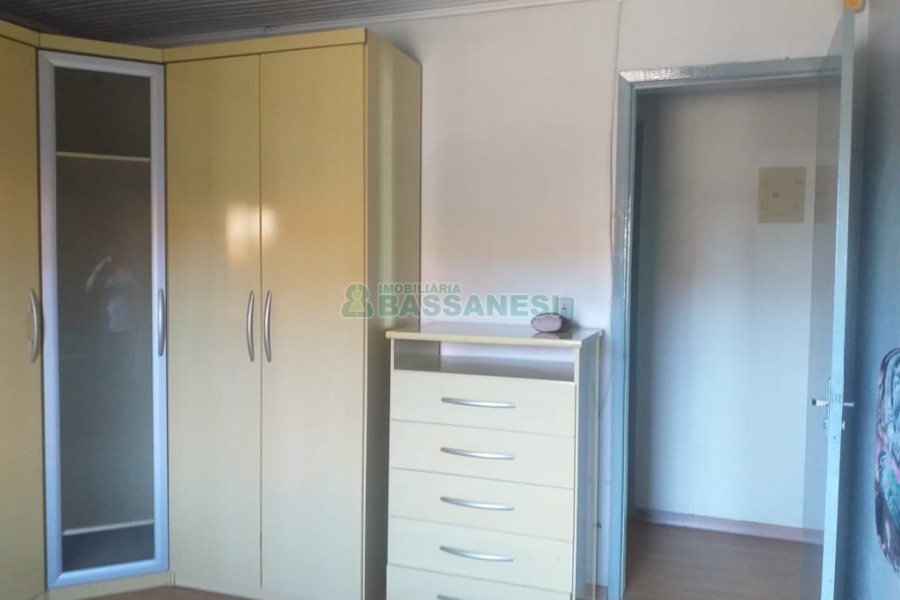 Casa com 230m², 3 dormitórios, 2 vagas, no bairro Diamantino em Caxias do Sul para Comprar