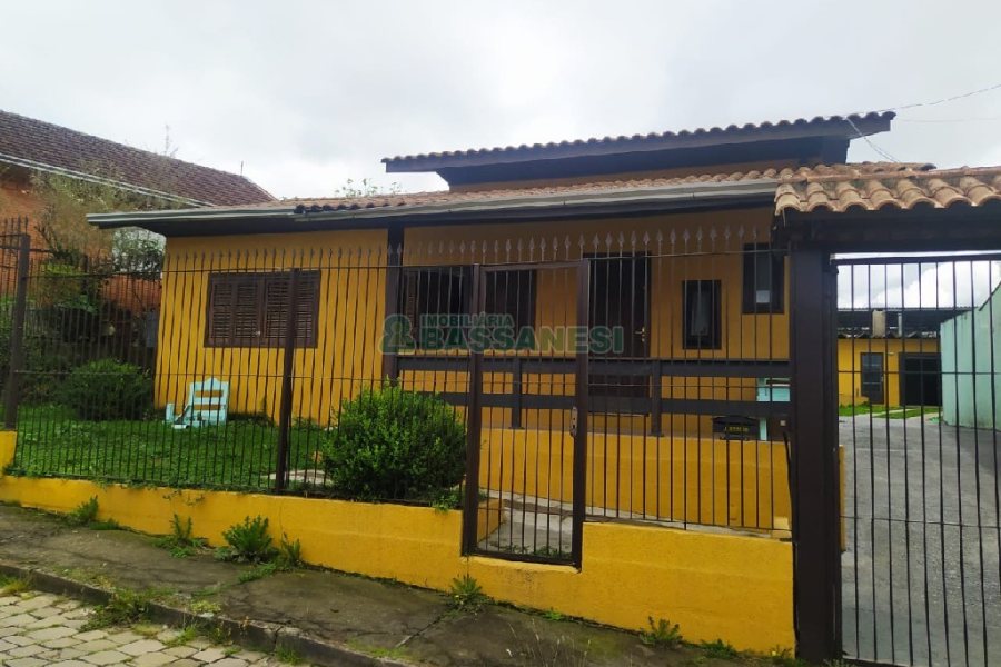 Casa com 230m², 3 dormitórios, 2 vagas, no bairro Diamantino em Caxias do Sul para Comprar