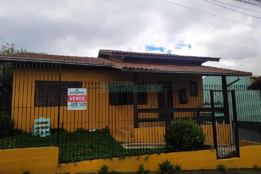 Casa com 230m², 3 dormitórios, 2 vagas, no bairro Diamantino em Caxias do Sul para Comprar