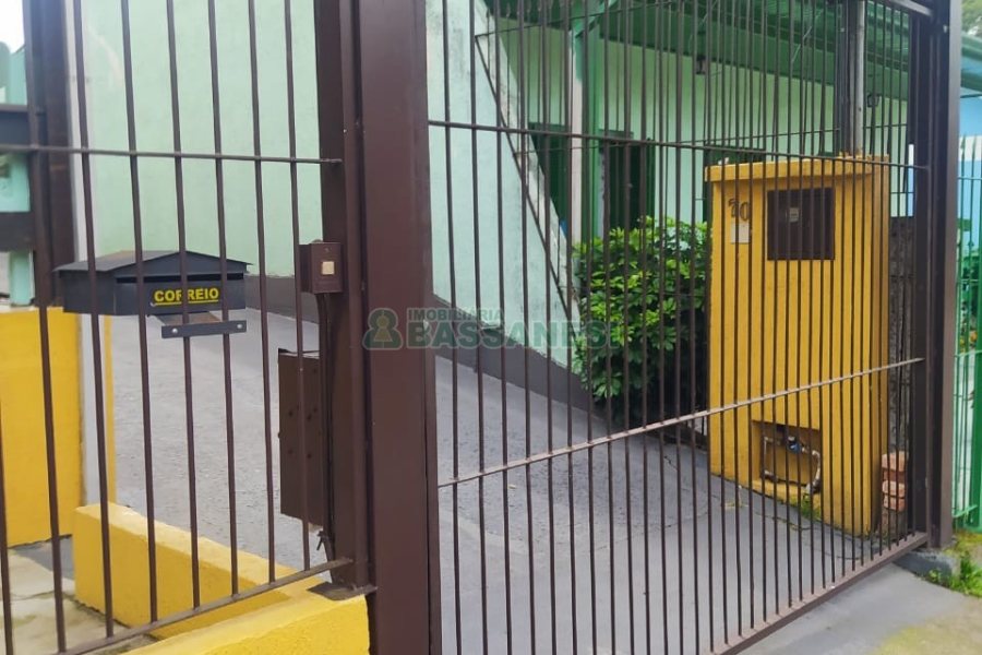 Casa com 230m², 3 dormitórios, 2 vagas, no bairro Diamantino em Caxias do Sul para Comprar