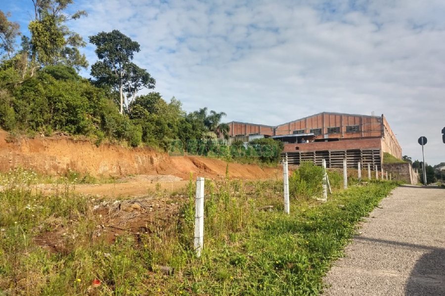 Terreno com 4045m², no bairro Santa Catarina em Caxias do Sul para Comprar
