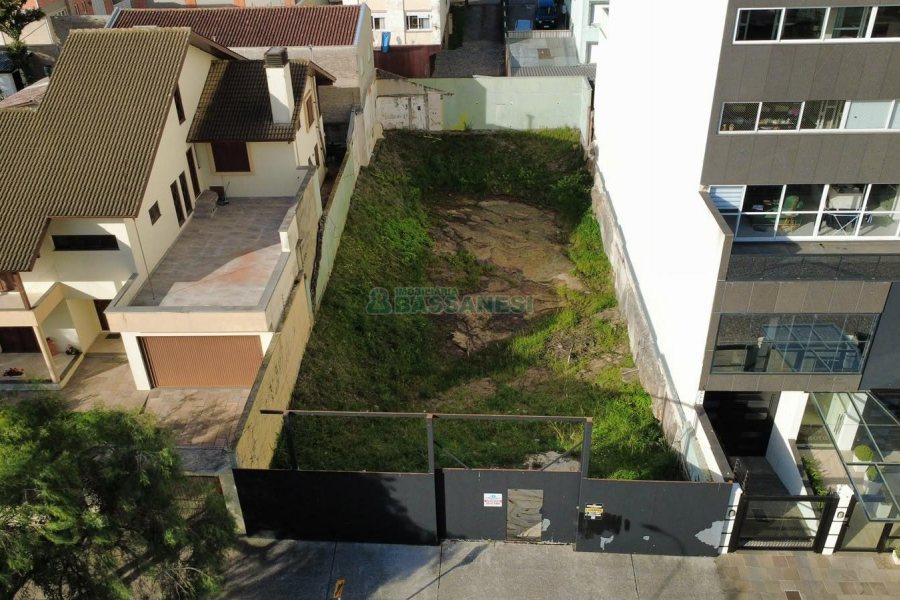 Terreno com 493m², no bairro Jardim América em Caxias do Sul para Comprar