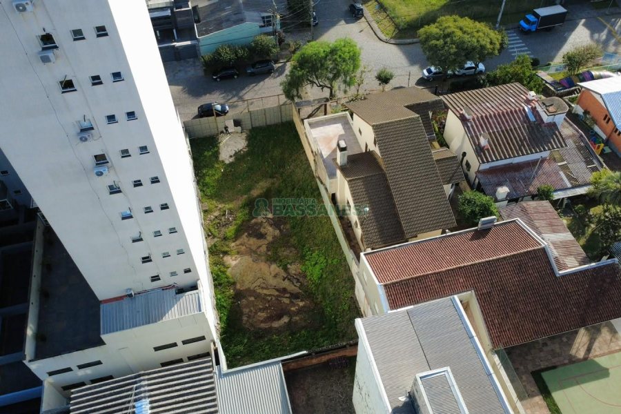 Terreno com 493m², no bairro Jardim América em Caxias do Sul para Comprar