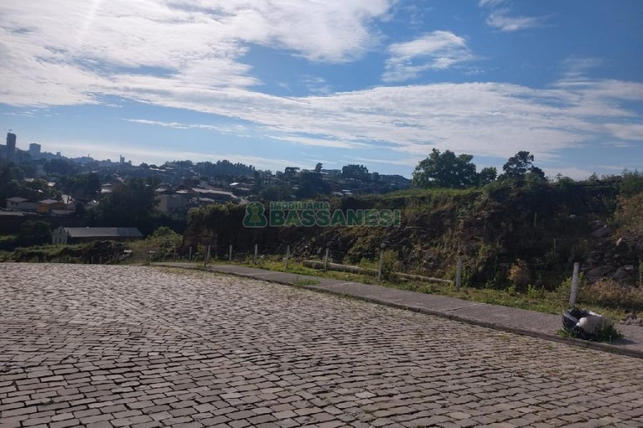 Terreno com 11663m², no bairro Santa Catarina em Caxias do Sul para Comprar