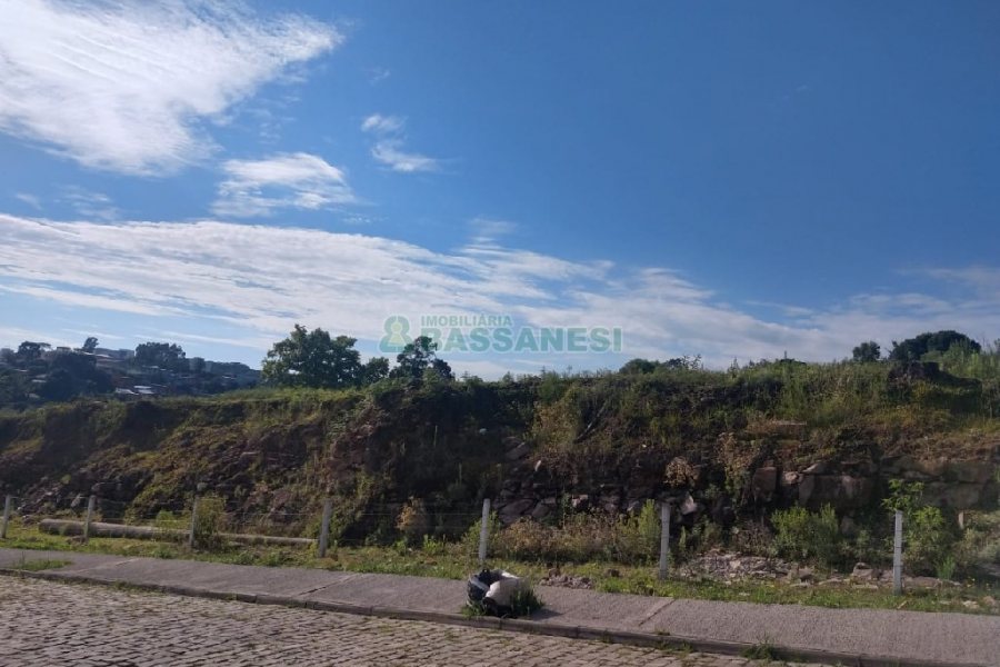 Terreno com 11663m², no bairro Santa Catarina em Caxias do Sul para Comprar