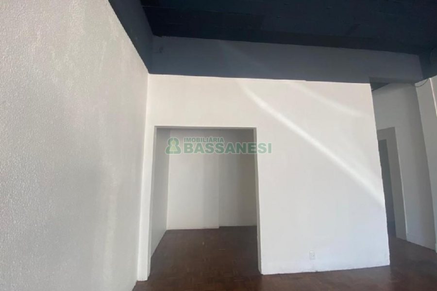 Loja com 61m², no bairro São Pelegrino em Caxias do Sul para Alugar